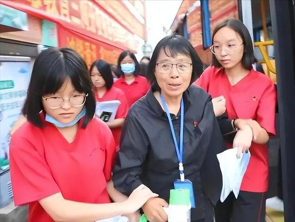新澳门开奖记录新纪录和张桂梅的第15次送考与张桂梅连续11年送考从未缺席