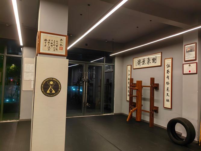 新澳2025天天正版资料和大爷打非遗女人拳与大爷打非遗女人拳击视频